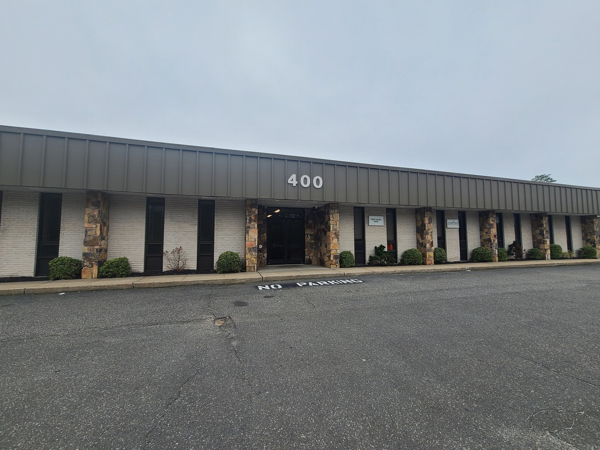 400 Montauk Hwy, West Islip, NY for lease Building Photo- Image 1 of 23