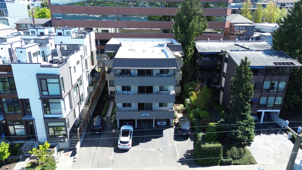 2318 Yale Ave E, Seattle, WA à vendre - Photo du bâtiment - Image 2 de 23