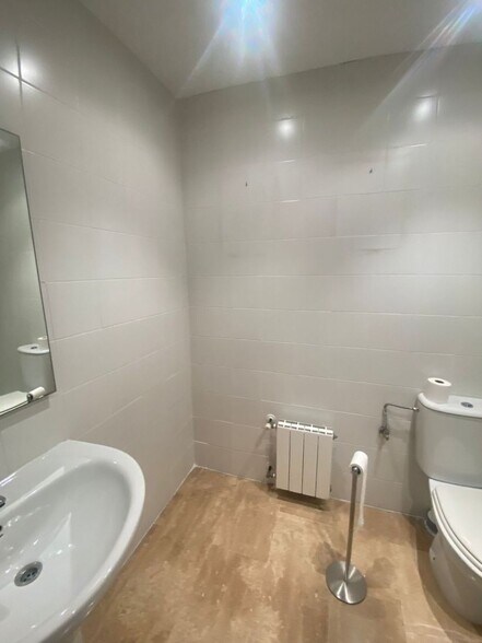 Office in València for lease - Building Photo - Image 1 of 24