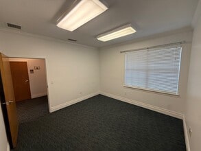 8825 Perimeter Park Blvd, Jacksonville, FL for lease Interior Photo- Image 2 of 10