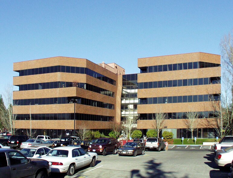 10300 SW Greenburg Rd, Portland, OR à louer - Photo du bâtiment - Image 2 de 6