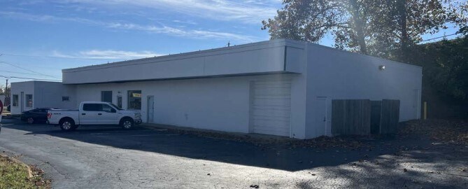 9550 Page Ave, Overland, MO à louer - Photo du bâtiment - Image 2 de 2