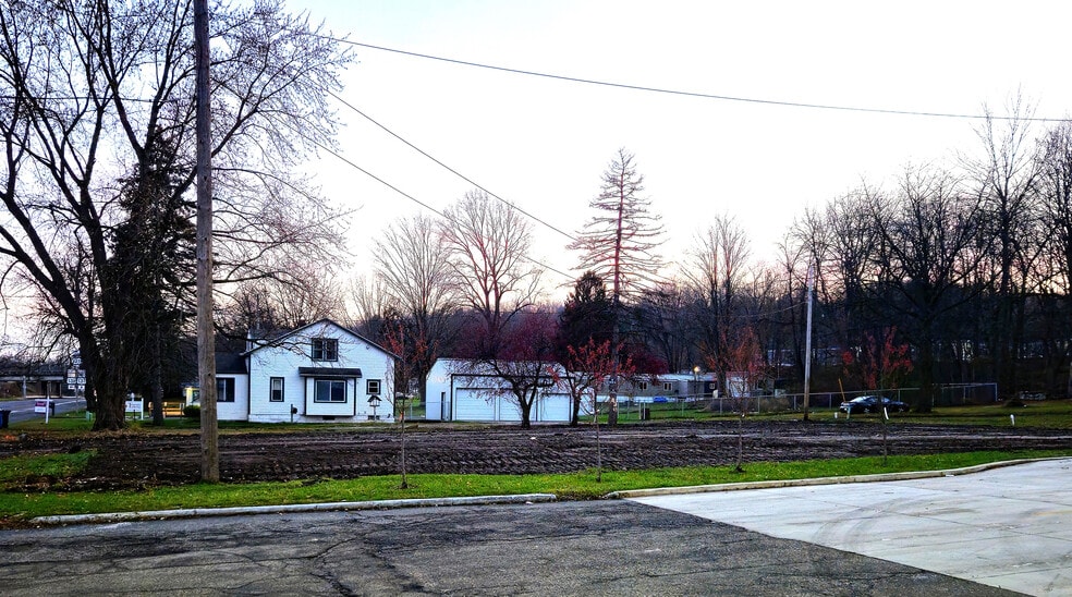 2603 Douglas Ave, Kalamazoo, MI for sale - Building Photo - Image 1 of 7