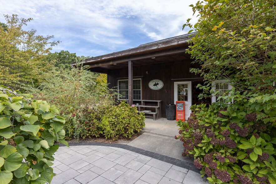 47 Tuckertown Rd, Wakefield, RI à vendre - Photo du bâtiment - Image 2 de 13