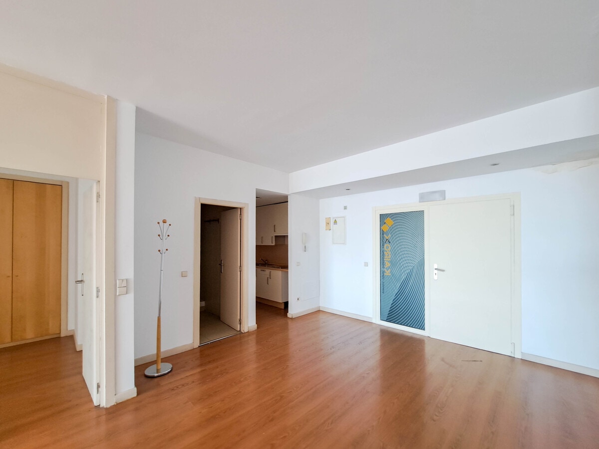 Madrid, MAD 28037 - Unit 5 -  - Interior Photo - Image 1 of 10