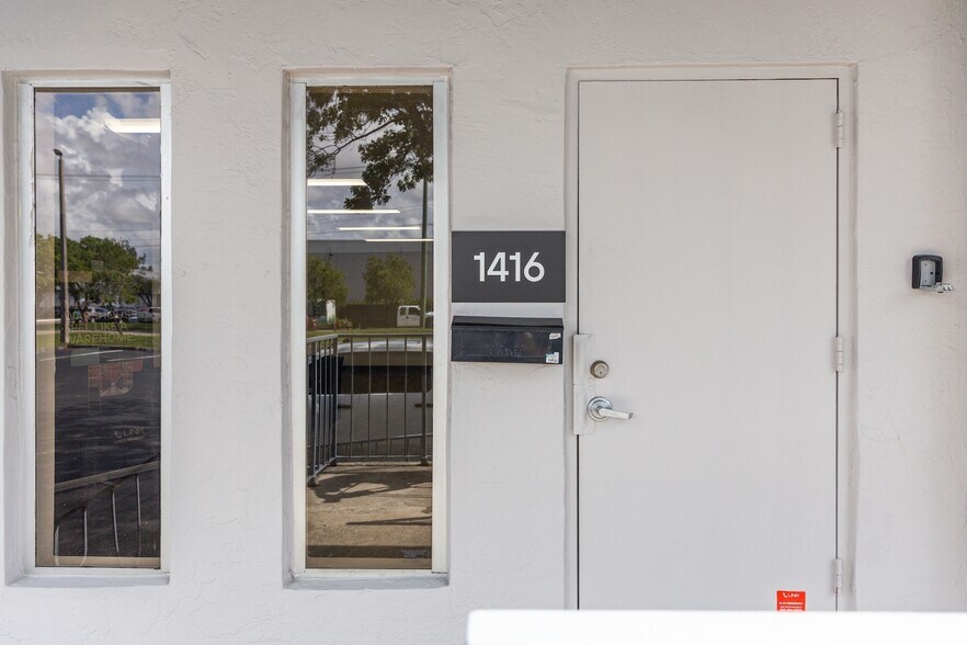 1400-1466 NW 82nd Ave, Doral, FL à louer - Photo du bâtiment - Image 3 de 9