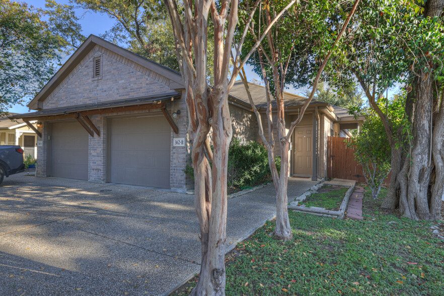 362 E Faust St, New Braunfels, TX à vendre - Photo principale - Image 1 de 25