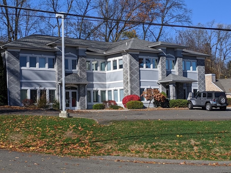 1336 W Main St, Waterbury, CT à louer - Photo du bâtiment - Image 2 de 4