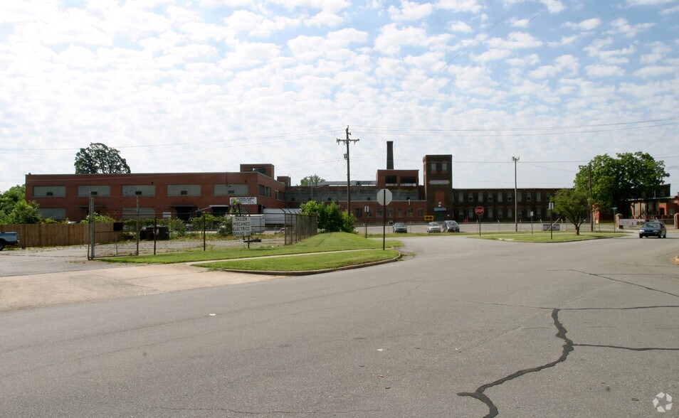 624-664 Gilmer St, Burlington, NC à louer - Photo du bâtiment - Image 2 de 6