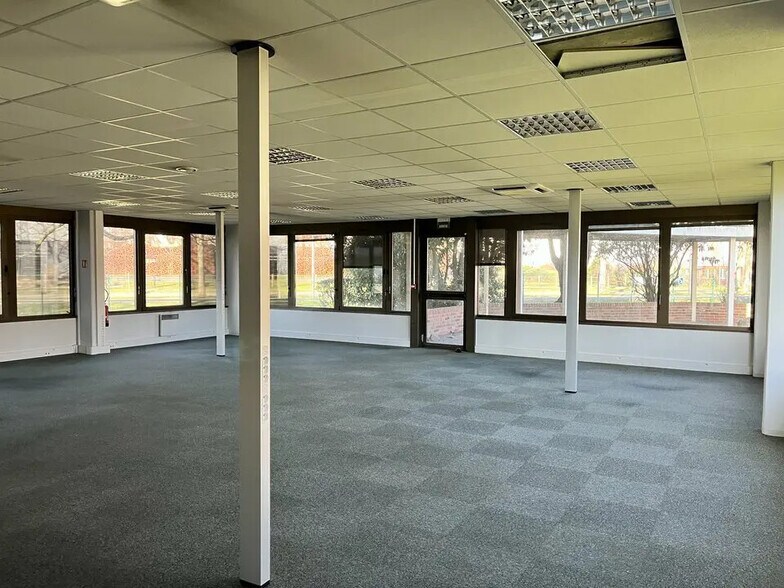 Office in Hoenheim for lease - Interior Photo - Image 2 of 2