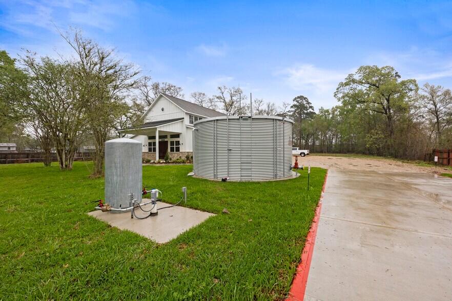 19151 Oak Canyon Dr, Conroe, TX à louer - Photo du bâtiment - Image 3 de 24