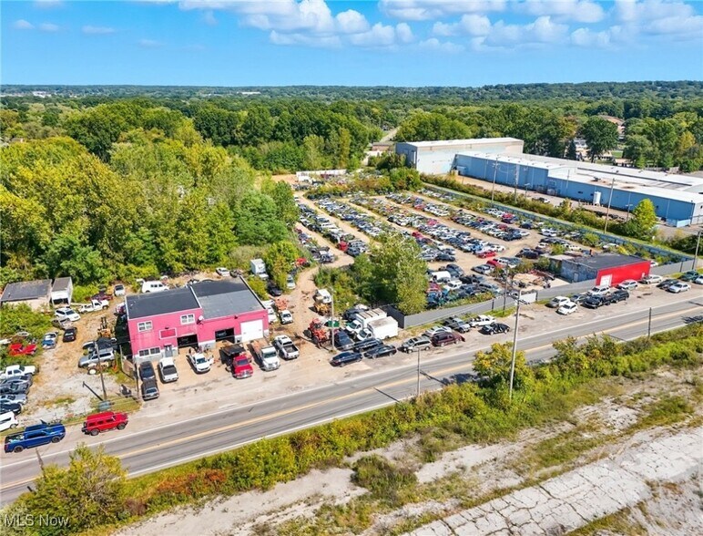 1775 Main St, Niles, OH à vendre - Photo du bâtiment - Image 3 de 31