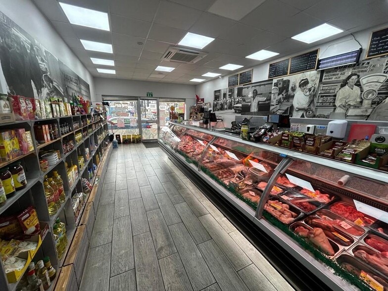 237 Imperial Dr, Harrow for lease - Building Photo - Image 3 of 10