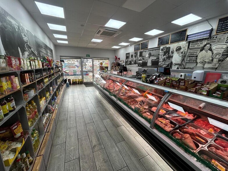 237 Imperial Dr, Harrow à louer - Photo du bâtiment - Image 3 de 10