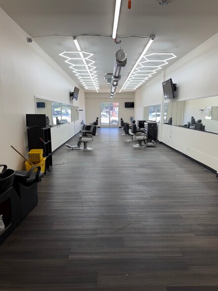 21816-21820 Devonshire St, Chatsworth, CA for lease - Building Photo - Image 1 of 4