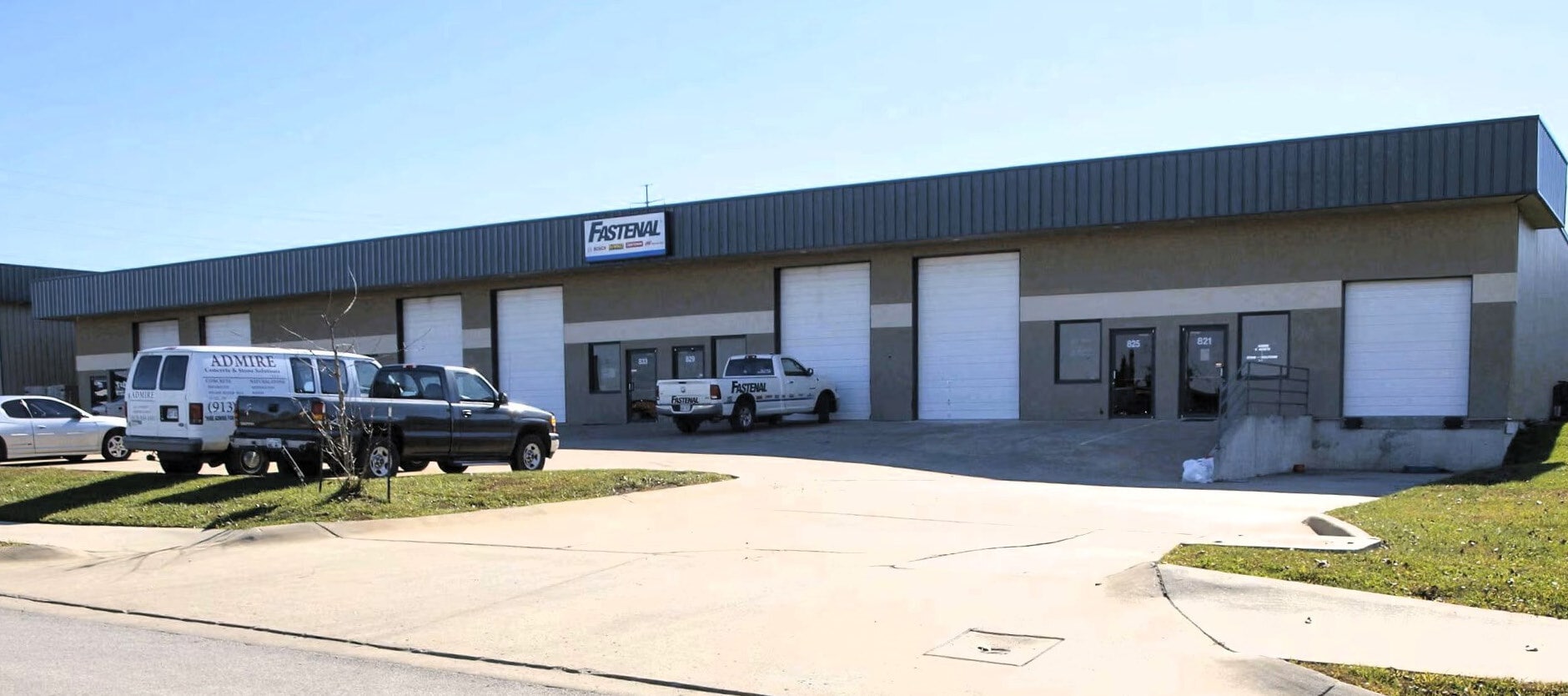 841-881 E Warren St, Gardner, KS for lease Building Photo- Image 1 of 4