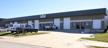 841-881 E Warren St, Gardner, KS for lease Building Photo- Image 1 of 4
