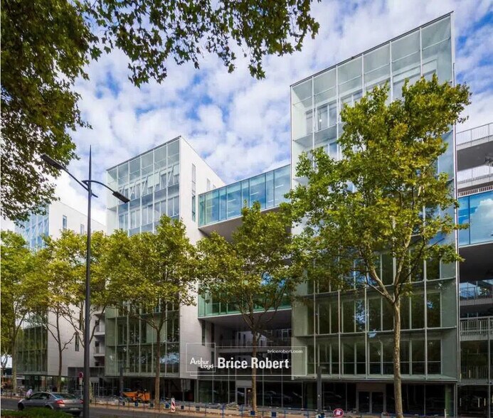 Bureau dans Villeurbanne à louer - Photo du bâtiment - Image 1 de 10