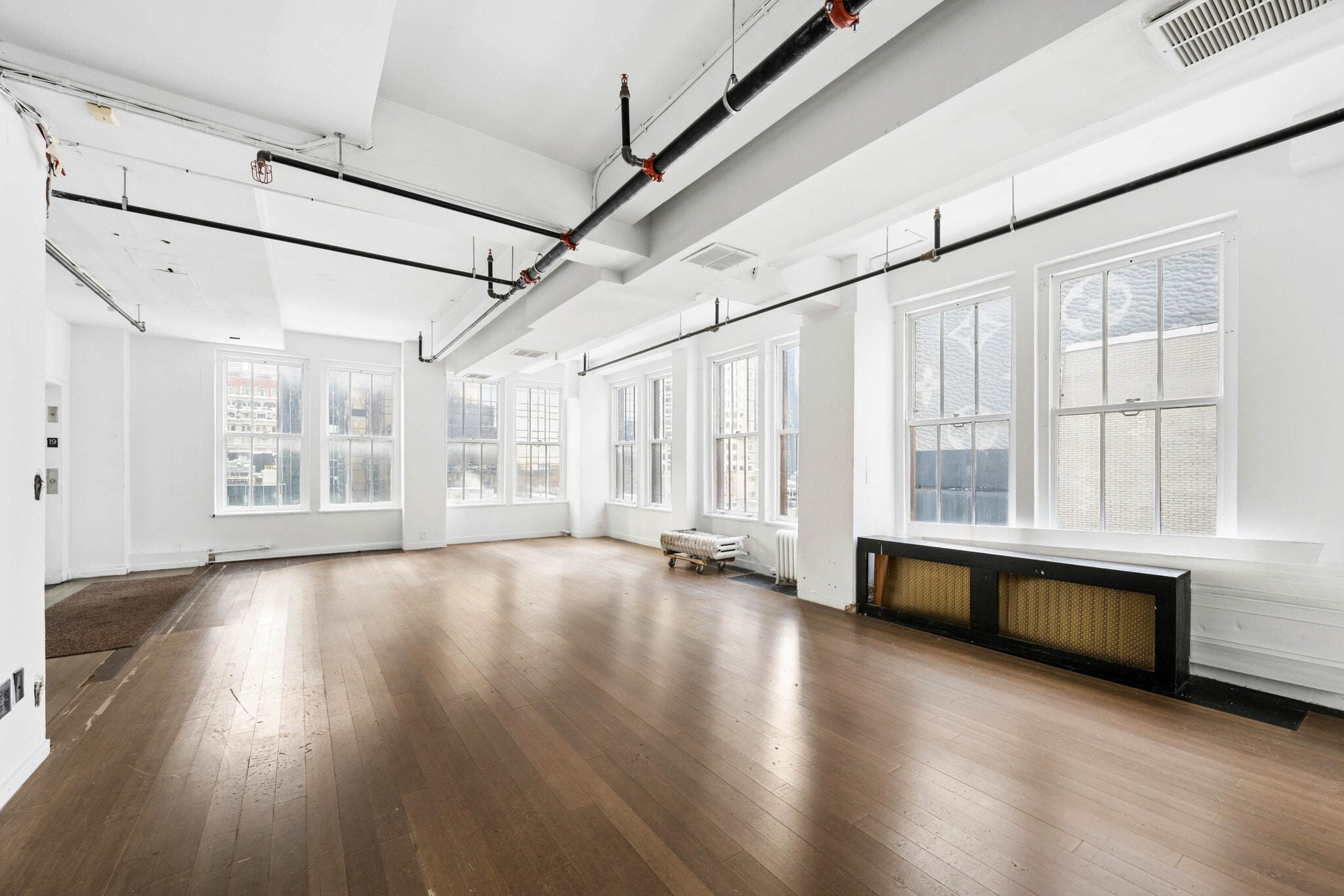 5 E 57th St, New York, NY for lease Interior Photo- Image 1 of 1