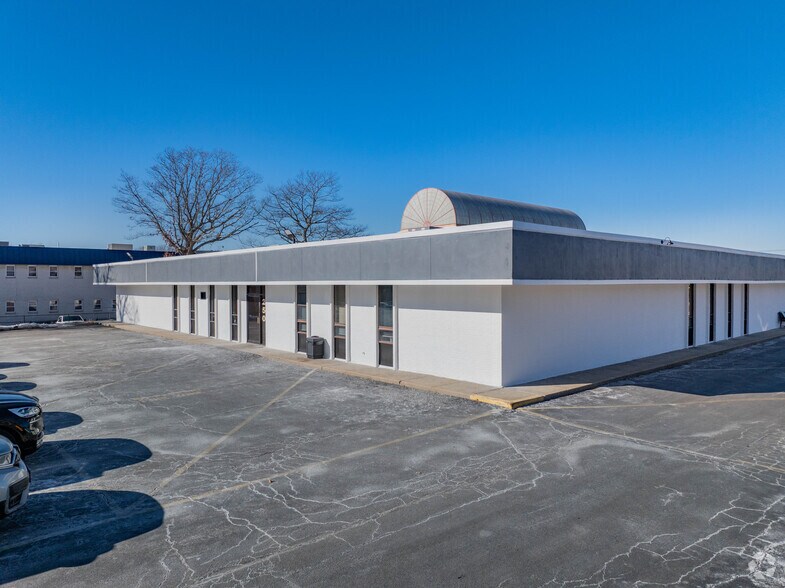 250 Patchogue Yaphank Rd, East Patchogue, NY à louer - Photo du bâtiment - Image 1 de 16