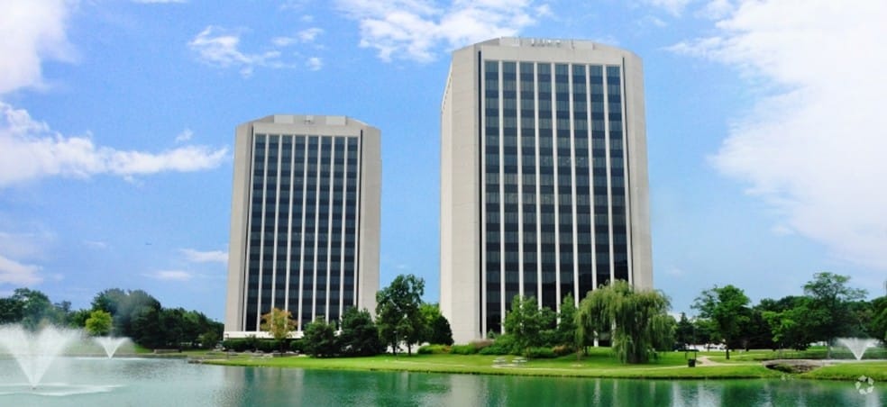 1-3 Parklane Blvd, Dearborn, MI à louer - Photo du bâtiment - Image 1 de 23