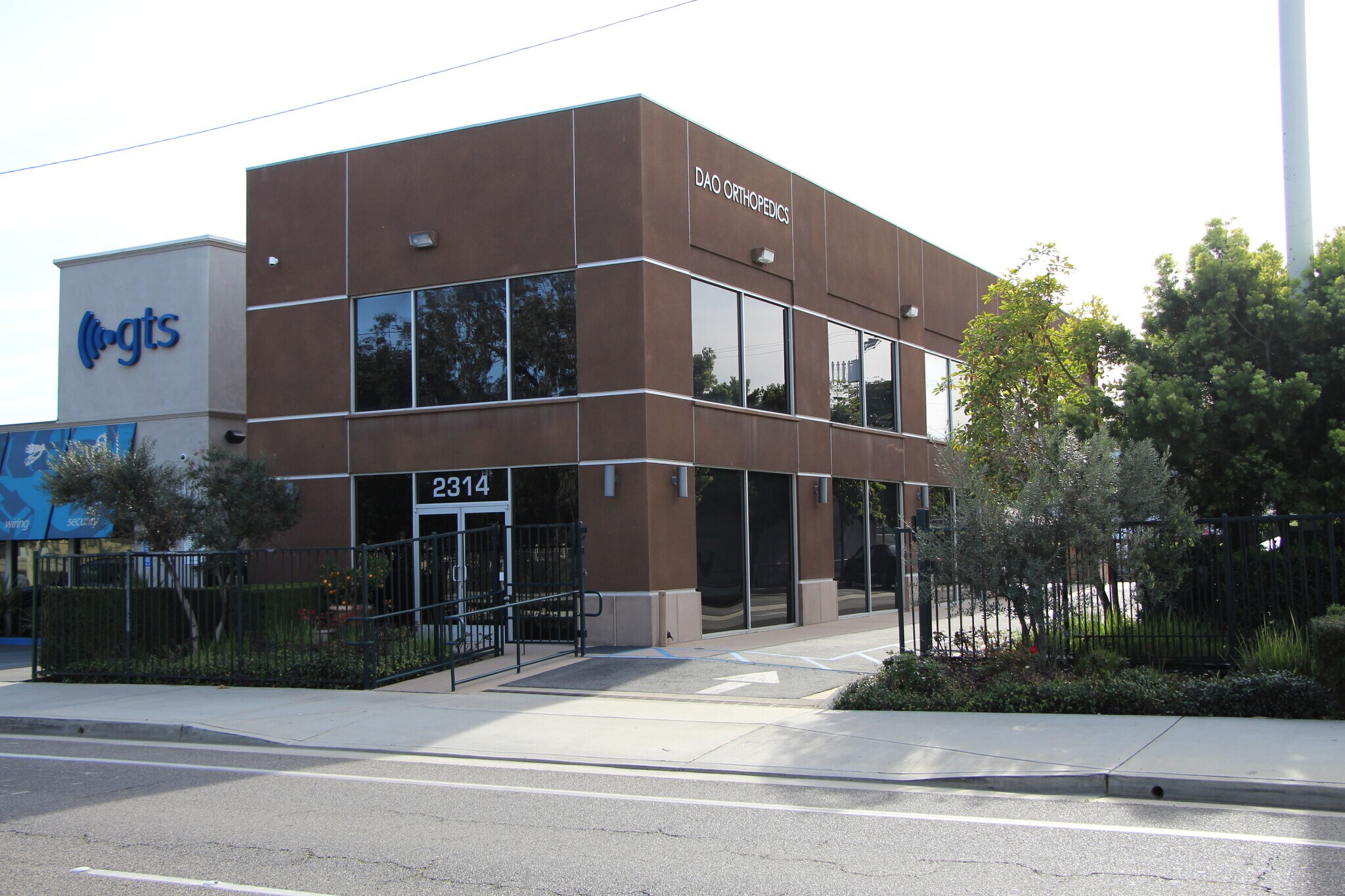 2314 Newport Blvd, Costa Mesa, CA à louer Photo du bâtiment- Image 1 de 25
