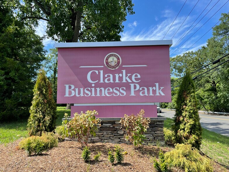 7 Francis J Clarke Cir, Bethel, CT à louer - Photo du bâtiment - Image 2 de 7