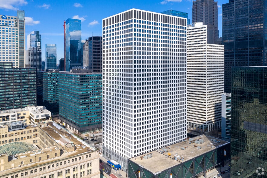 222 S Riverside Plz, Chicago, IL for lease - Building Photo - Image 1 of 18