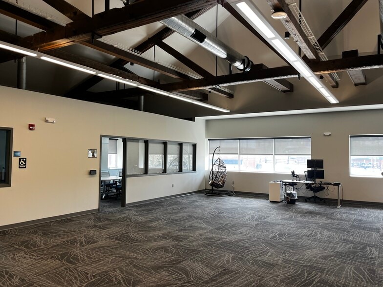 142 W Main St, Uniontown, PA à louer - Photo du bâtiment - Image 3 de 11