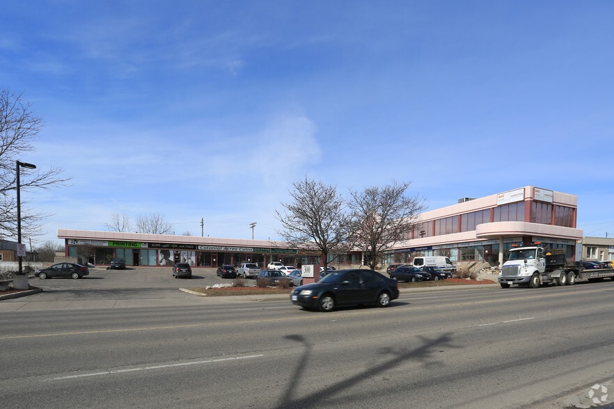 300 Victoria St N, Kitchener, ON for lease - Primary Photo - Image 1 of 7