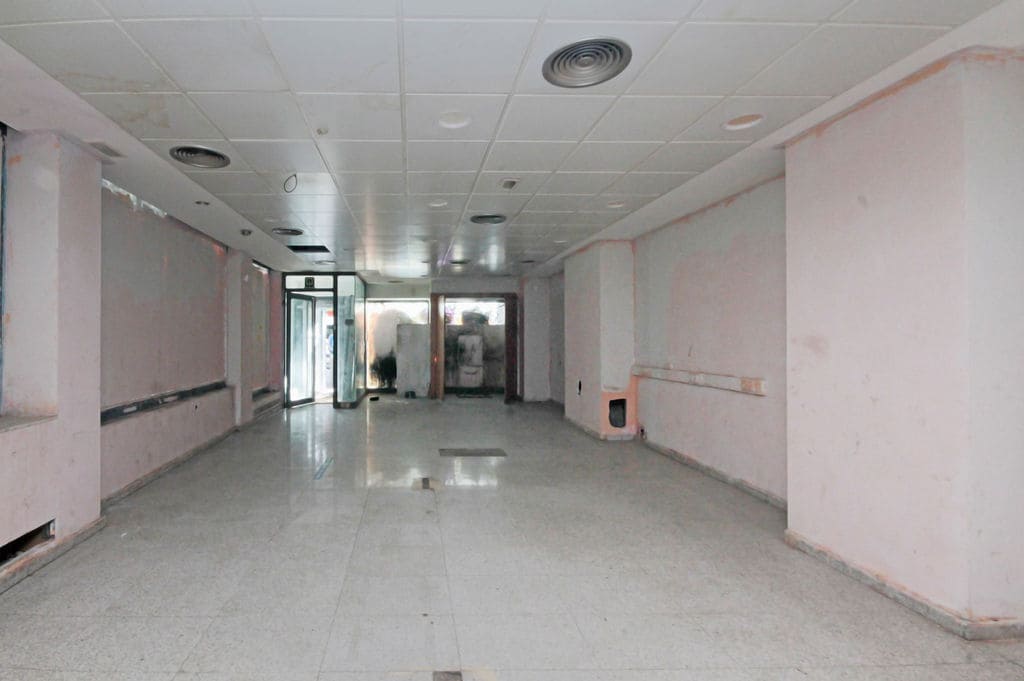 Retail in Barcelona, Barcelona for lease Interior Photo- Image 1 of 19