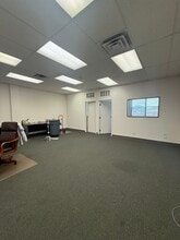 110 E Schiller St, Elmhurst, IL for lease Interior Photo- Image 2 of 5