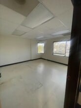 8250 Camino Santa Fe, San Diego, CA à louer Photo intérieure- Image 2 de 5