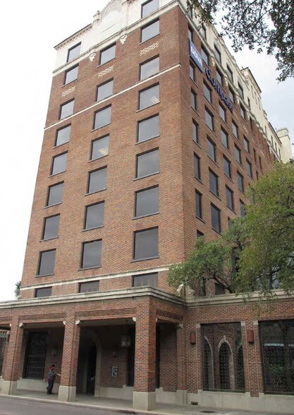 600 San Bernardo Ave, Laredo, TX à louer - Photo du bâtiment - Image 2 de 12