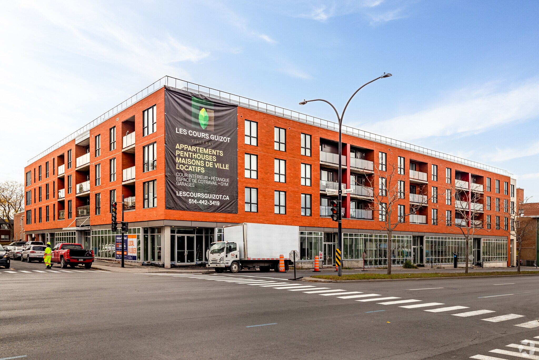 8300 Boul Saint-Laurent, Montréal, QC à vendre Photo du bâtiment- Image 1 de 1