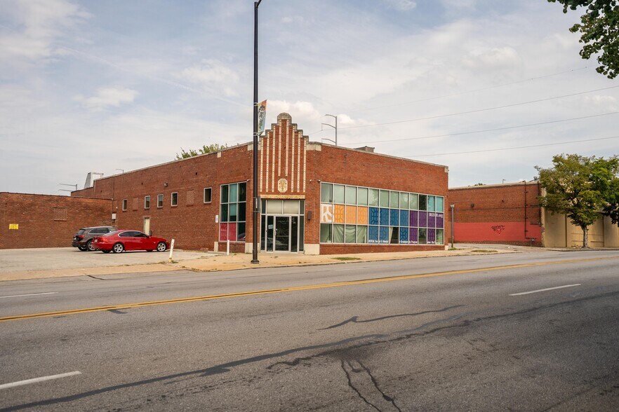 1006 E Linwood Blvd, Kansas City, MO à vendre - Photo du bâtiment - Image 1 de 45