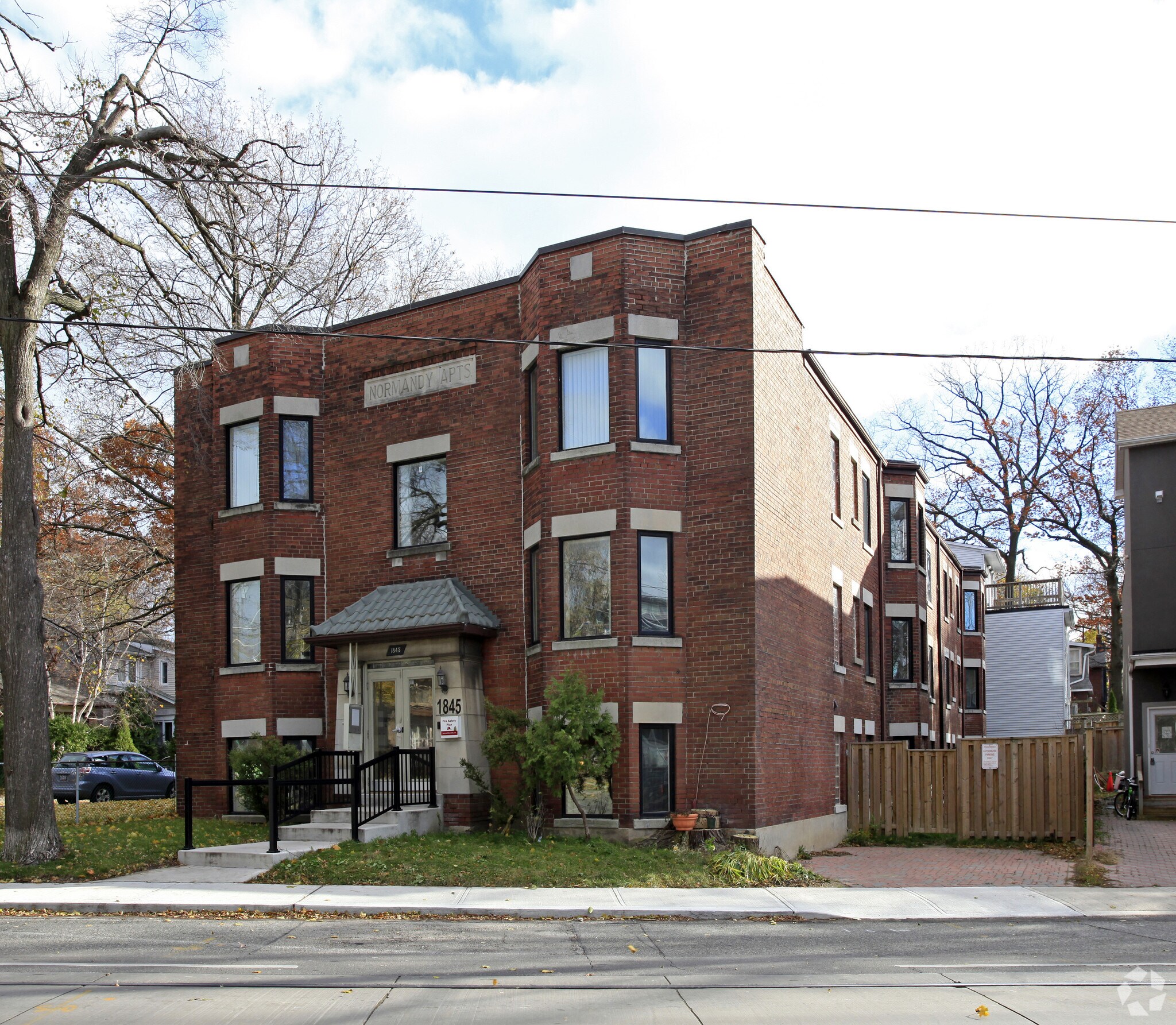 1845 Gerrard St E, Toronto, ON à vendre Photo principale- Image 1 de 1