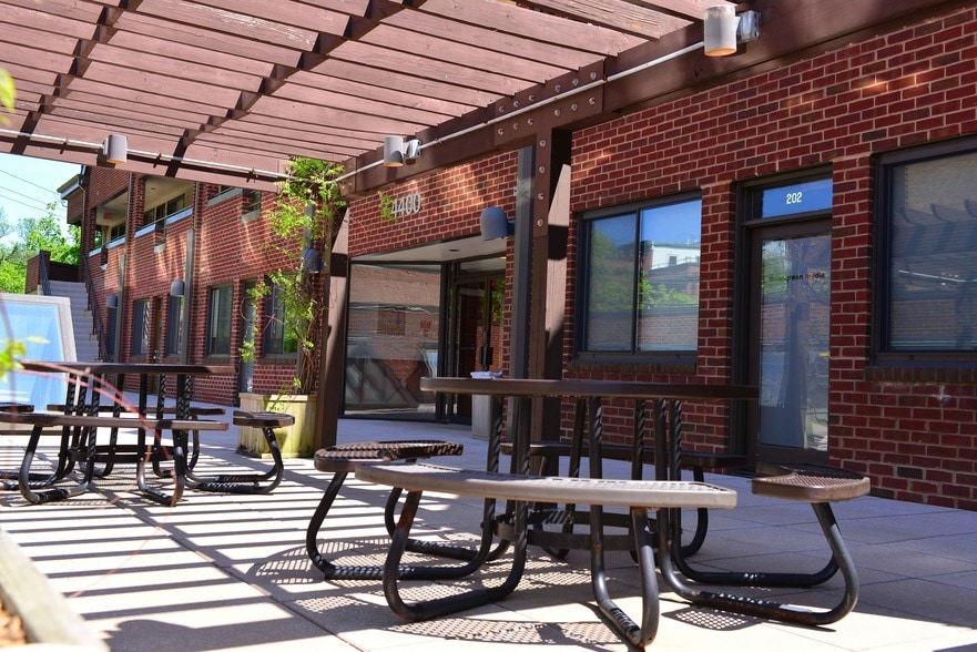 4400 MacArthur Blvd NW, Washington, DC for lease - Building Photo - Image 2 of 10