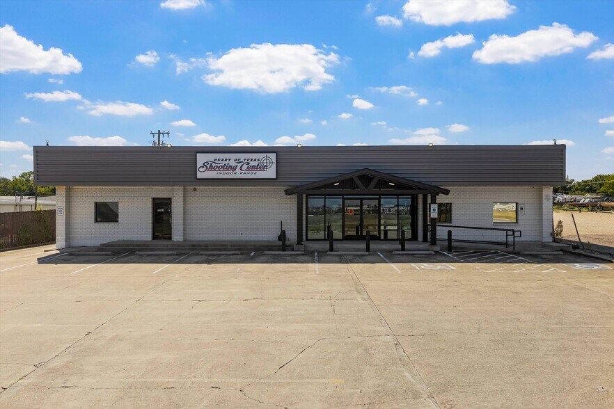 5040 S Loop 340, Robinson, TX à louer - Photo du bâtiment - Image 2 de 8