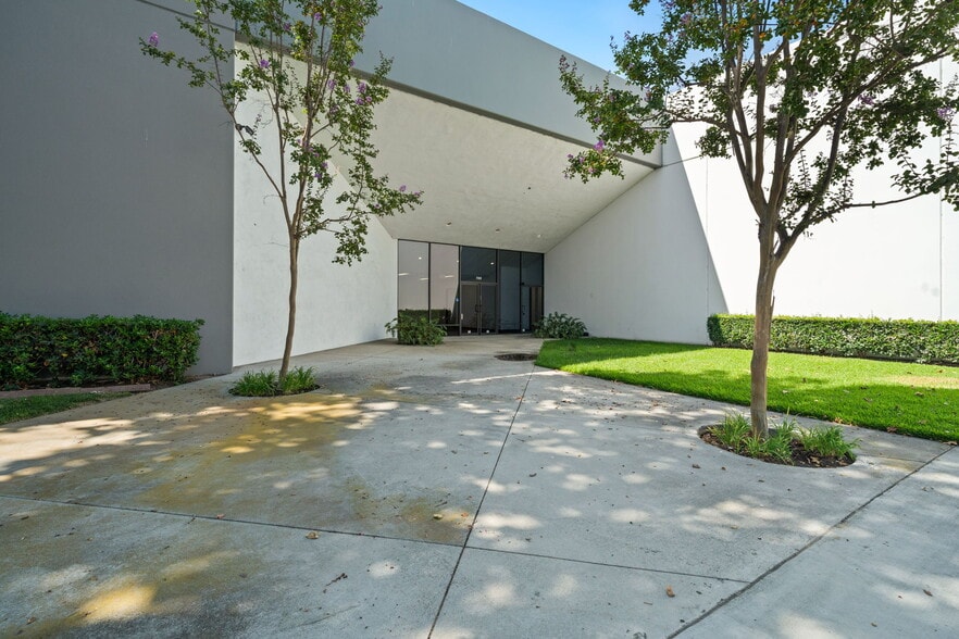 7100 Village Dr, Buena Park, CA for lease - Building Photo - Image 3 of 23