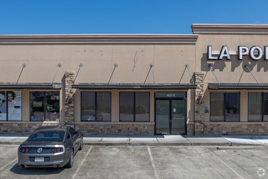 401 W Fairmont Pky, La Porte, TX à louer - Photo du bâtiment - Image 3 de 5