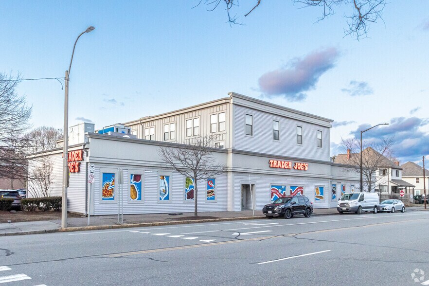 1121 Washington St, Newton, MA à louer - Photo du bâtiment - Image 3 de 4