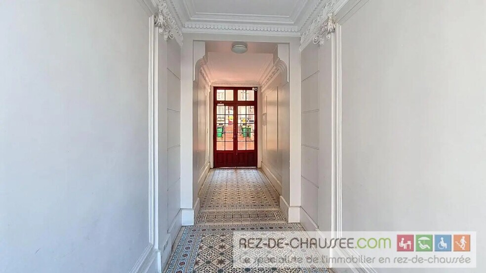 Office in Paris for sale - Interior Photo - Image 2 of 10