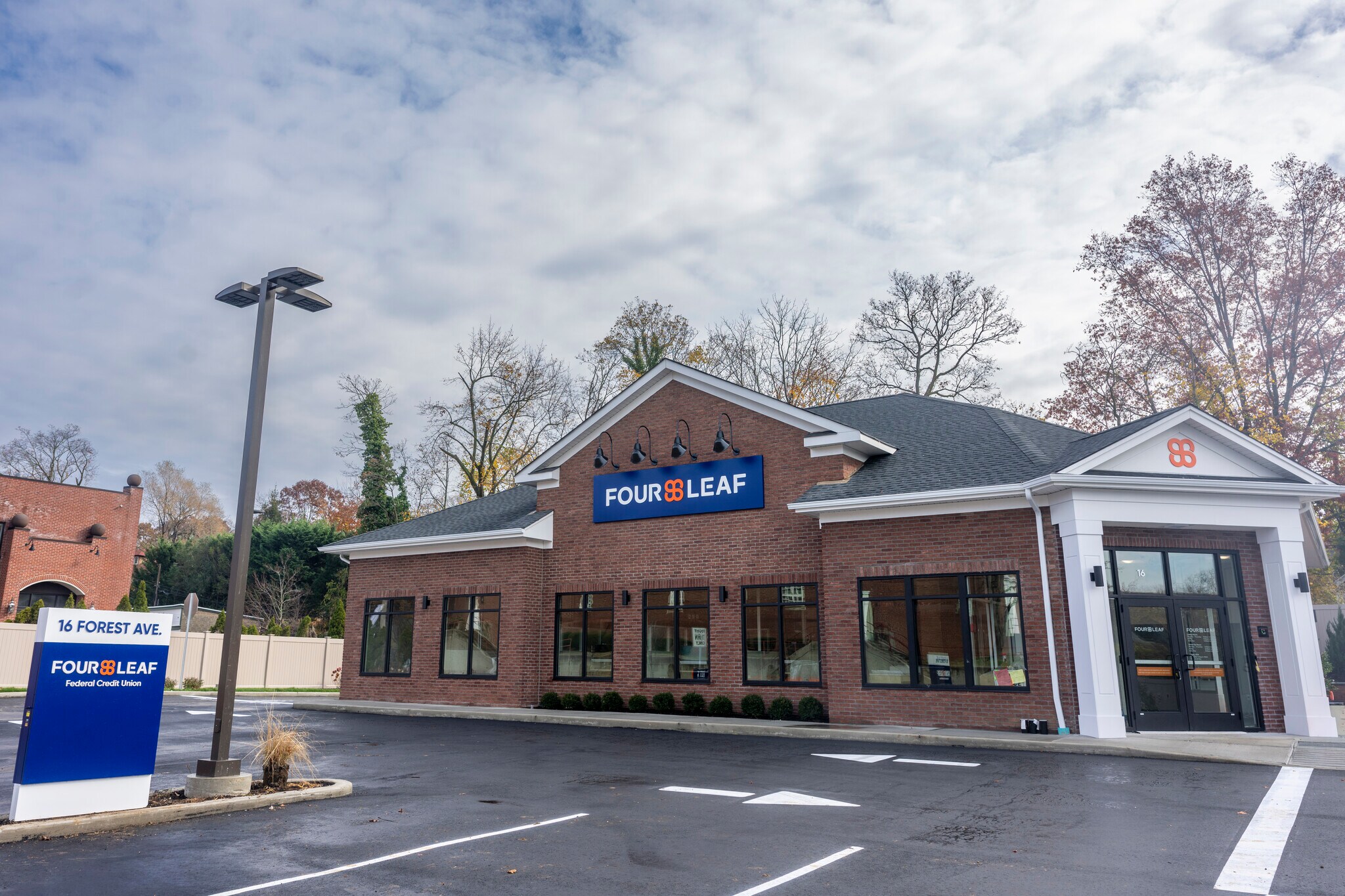 16 Forest Ave, Glen Cove, NY à vendre Photo principale- Image 1 de 6