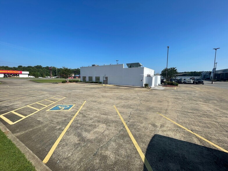 710 N Brindlee Mountain Pky, Arab, AL à louer - Photo du bâtiment - Image 2 de 8