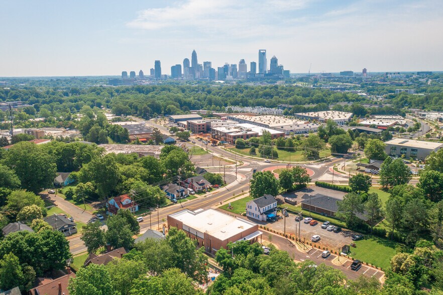 2427 Tuckaseegee Rd, Charlotte, NC for lease - Building Photo - Image 2 of 3