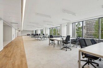 127 Avenue Charles De Gaulle, Neuilly-sur-Seine for lease Interior Photo- Image 1 of 3