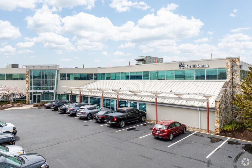 724 W Lancaster Ave, Wayne, PA for lease - Building Photo - Image 1 of 6