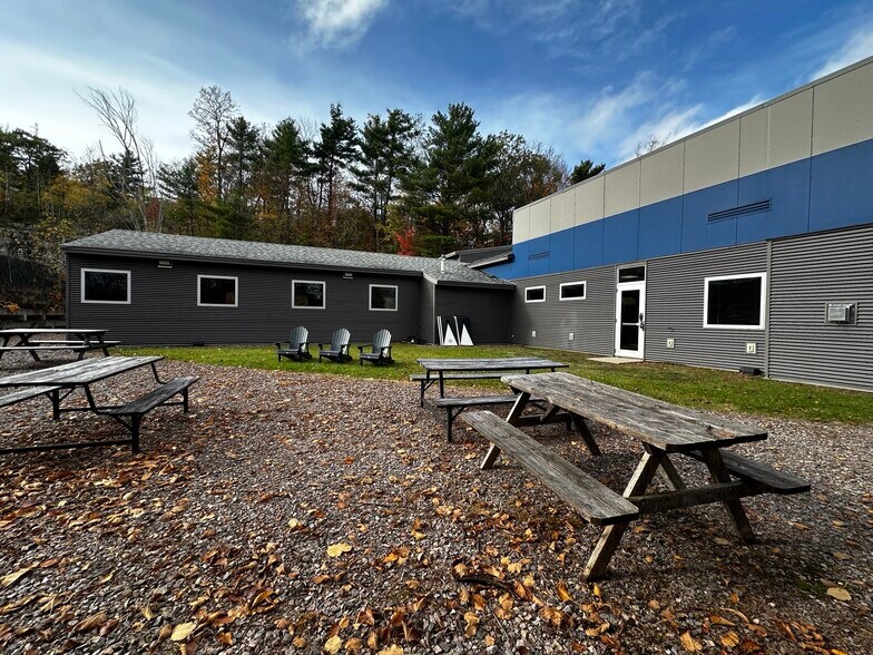 553 Roosevelt Hwy, Colchester, VT à louer - Photo du bâtiment - Image 2 de 9