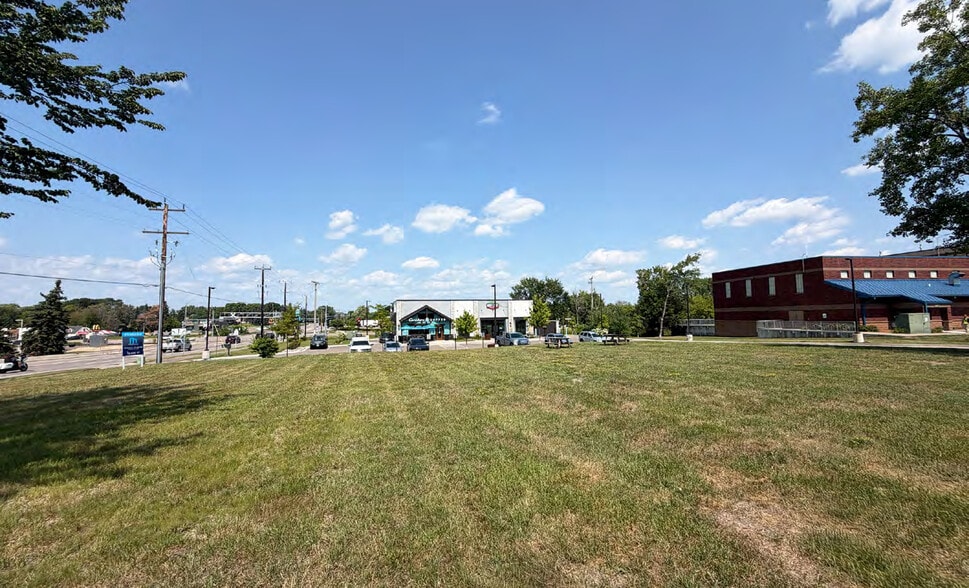 3672 Pinto Dr, Medina, MN for sale - Building Photo - Image 3 of 6